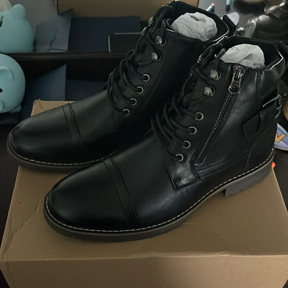 Never worn still in the box mens black boots!